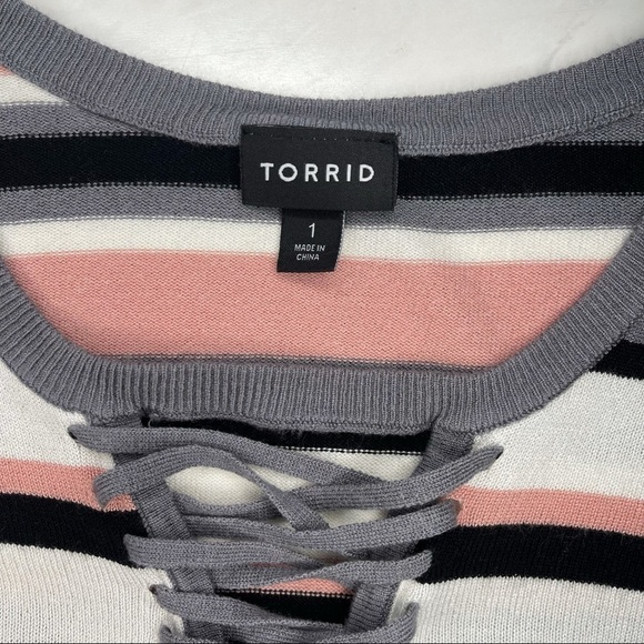 Torrid Pink Gray Striped Lace Up Neck Sweater Size 1X - Picture 4 of 6
